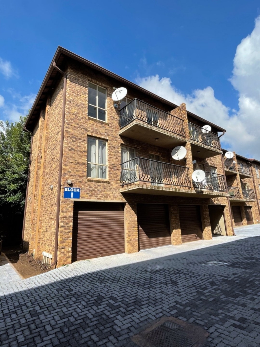 1 Bedroom Property for Sale in Silver Lakes Gauteng