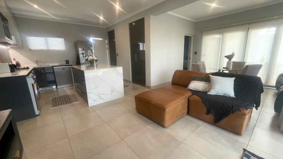 2 Bedroom Property for Sale in Nieuw Muckleneuk Gauteng