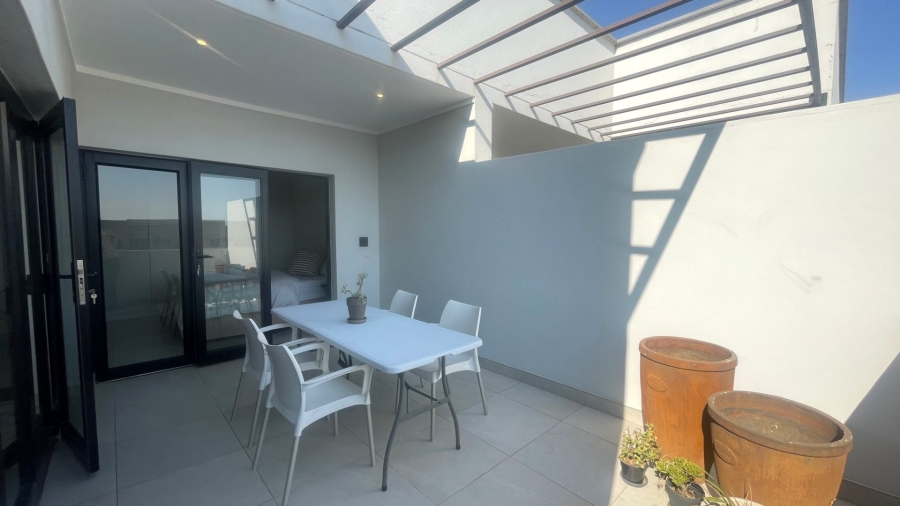 2 Bedroom Property for Sale in Nieuw Muckleneuk Gauteng