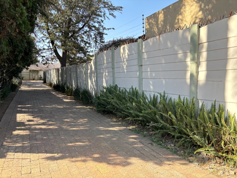 To Let 4 Bedroom Property for Rent in Parkhill Gardens Gauteng