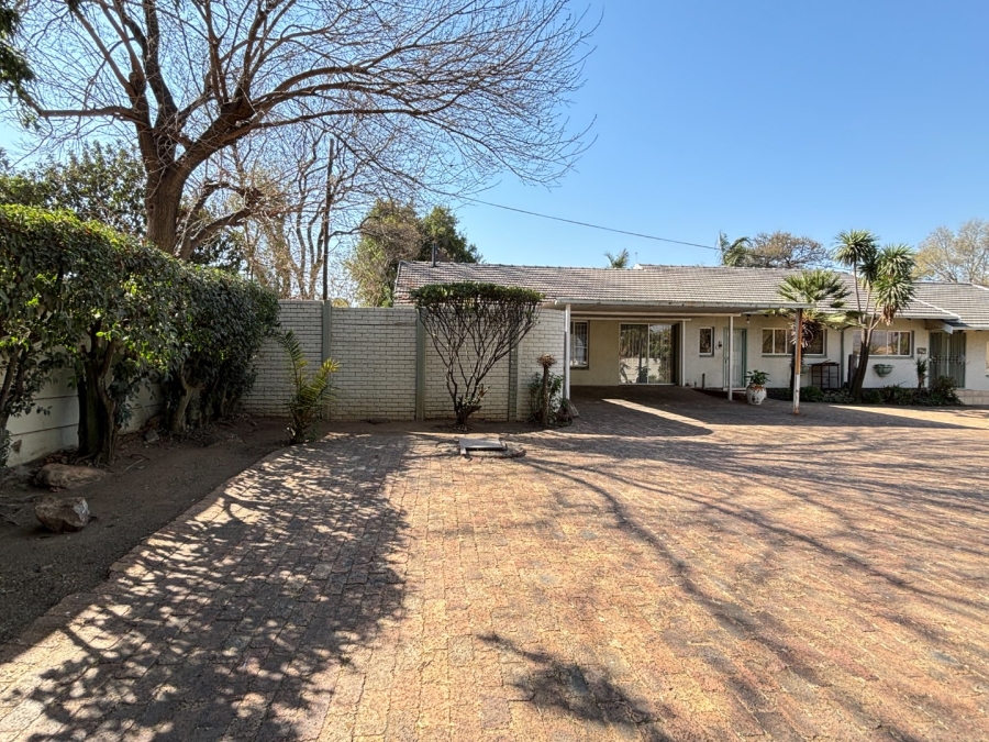 To Let 4 Bedroom Property for Rent in Parkhill Gardens Gauteng