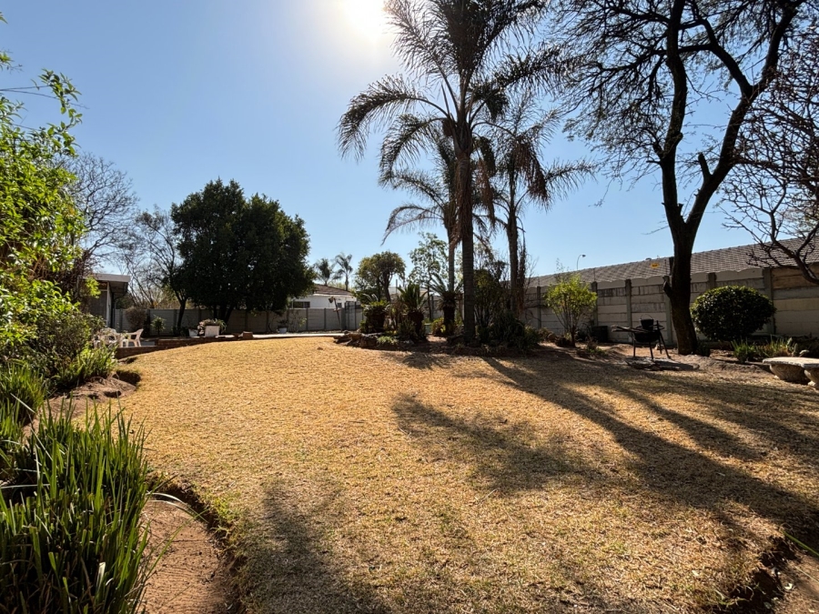 To Let 4 Bedroom Property for Rent in Parkhill Gardens Gauteng