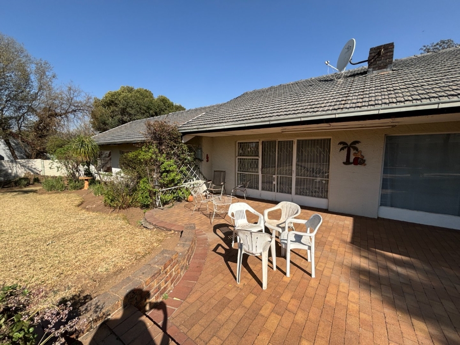 To Let 4 Bedroom Property for Rent in Parkhill Gardens Gauteng