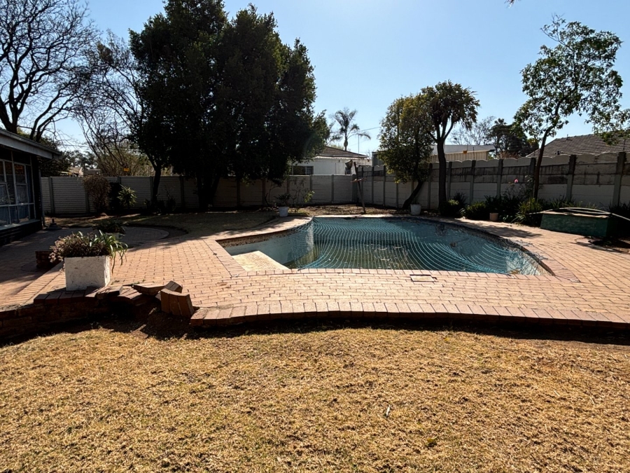 To Let 4 Bedroom Property for Rent in Parkhill Gardens Gauteng