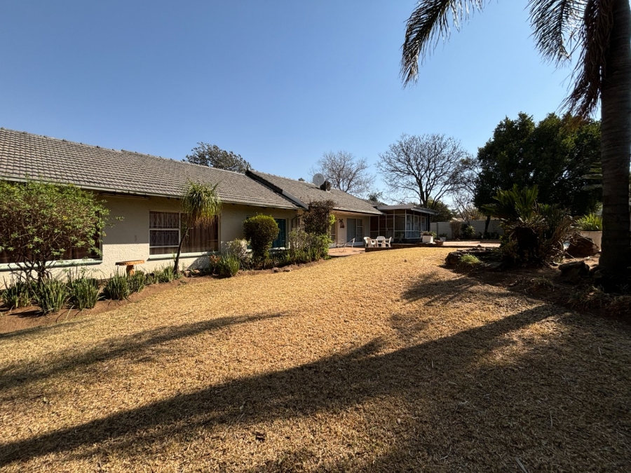 To Let 4 Bedroom Property for Rent in Parkhill Gardens Gauteng