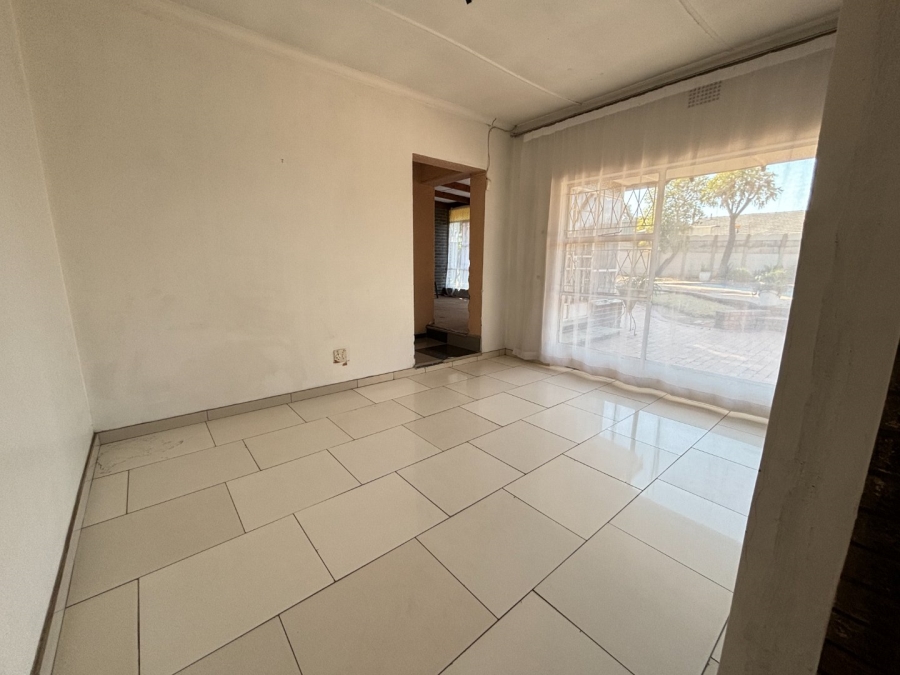 To Let 4 Bedroom Property for Rent in Parkhill Gardens Gauteng