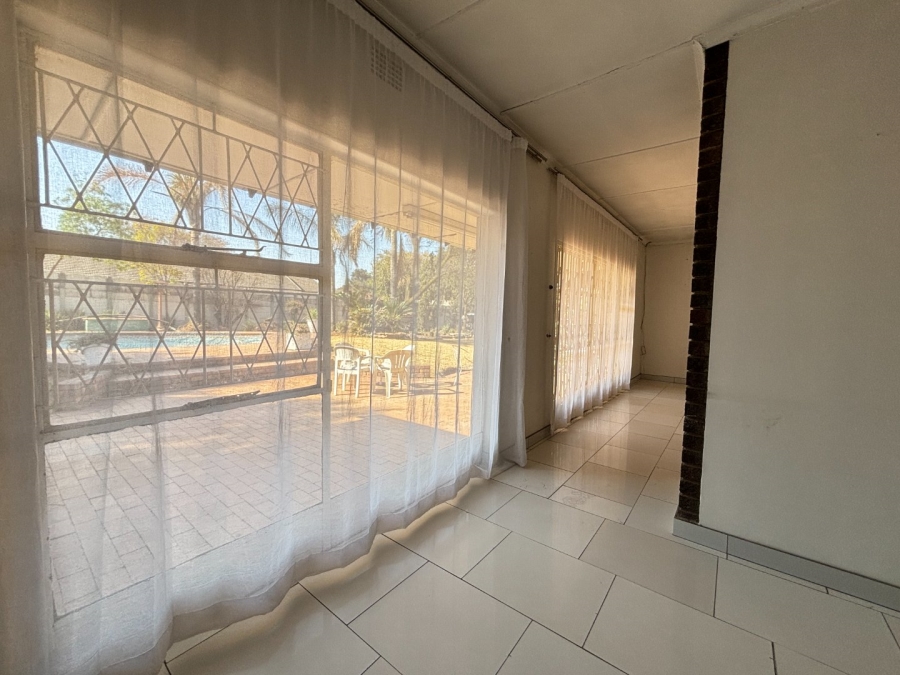 To Let 4 Bedroom Property for Rent in Parkhill Gardens Gauteng