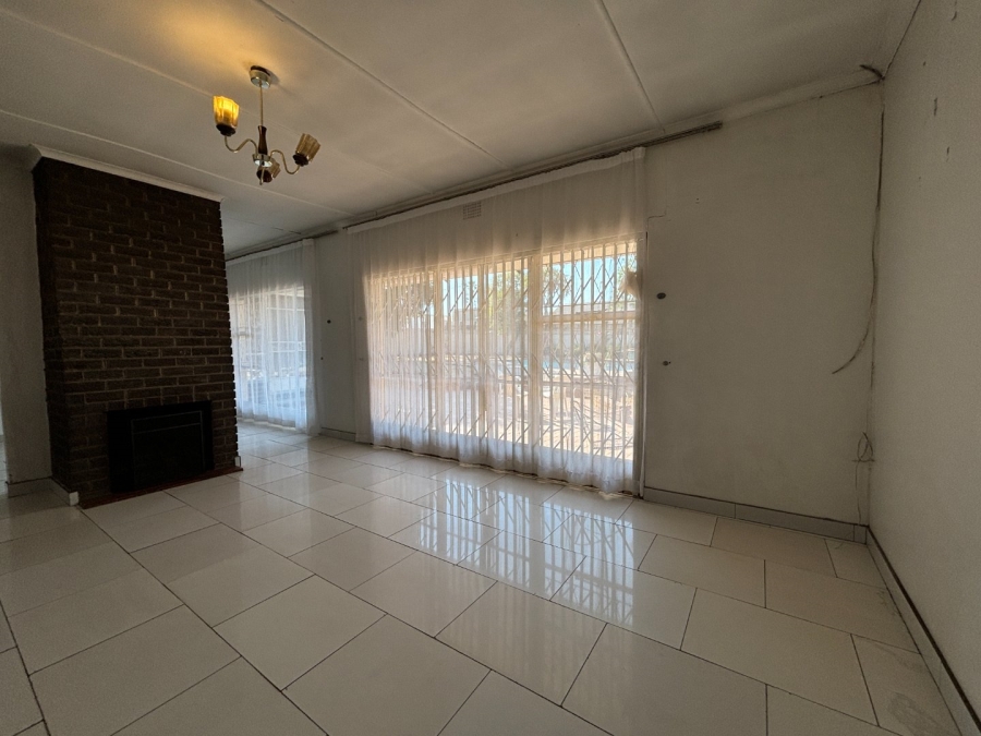 To Let 4 Bedroom Property for Rent in Parkhill Gardens Gauteng