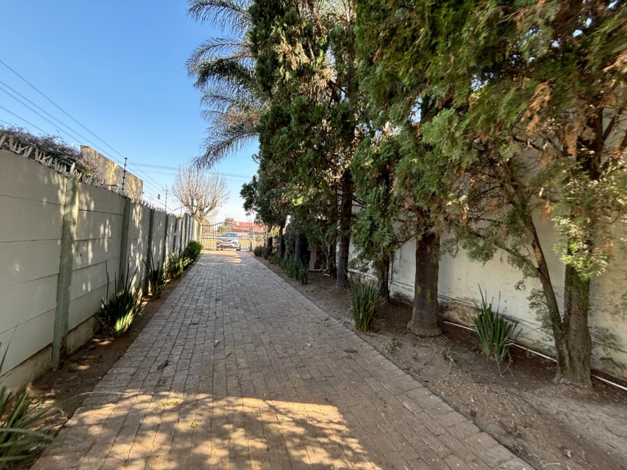 To Let 4 Bedroom Property for Rent in Parkhill Gardens Gauteng