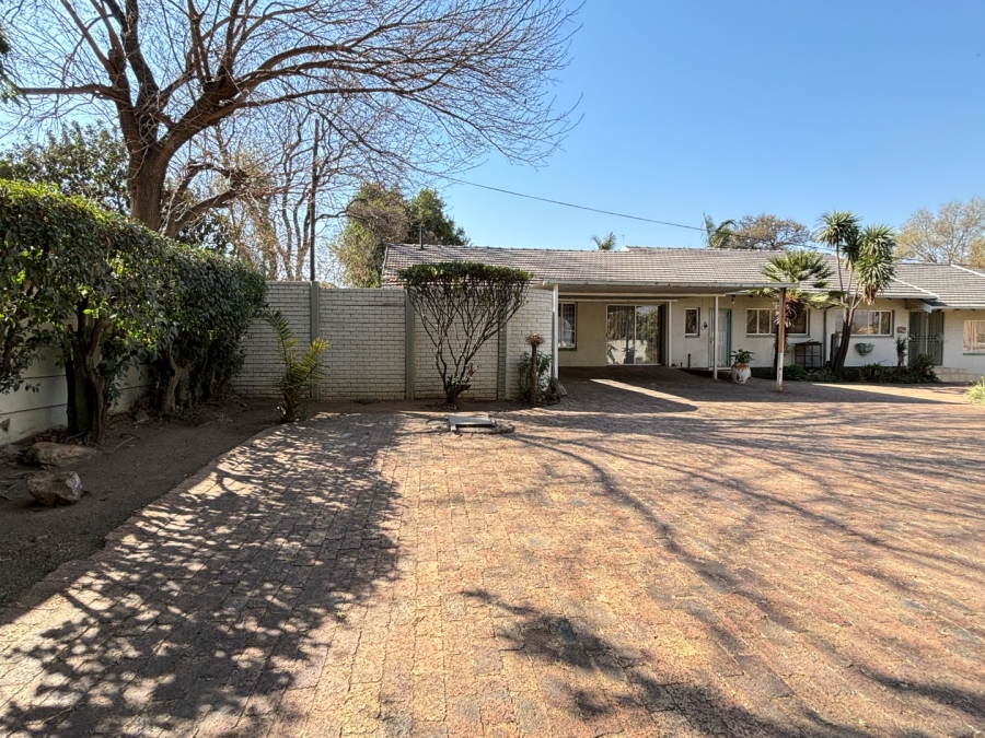 To Let 4 Bedroom Property for Rent in Parkhill Gardens Gauteng