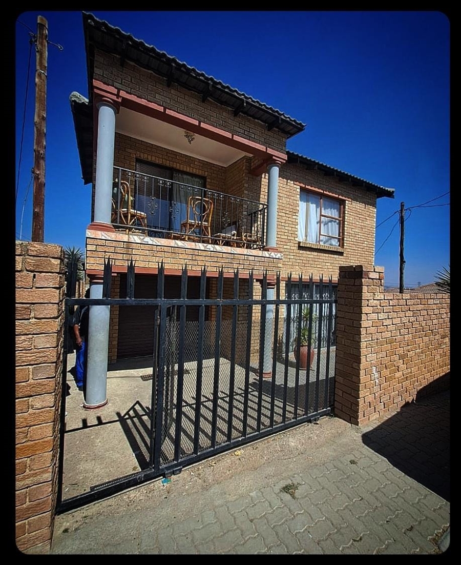 7 Bedroom Property for Sale in Diepsloot Gauteng