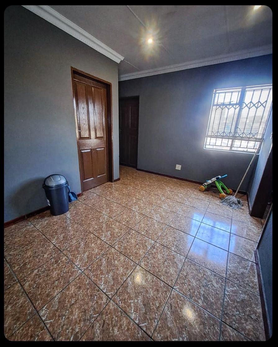 7 Bedroom Property for Sale in Diepsloot Gauteng