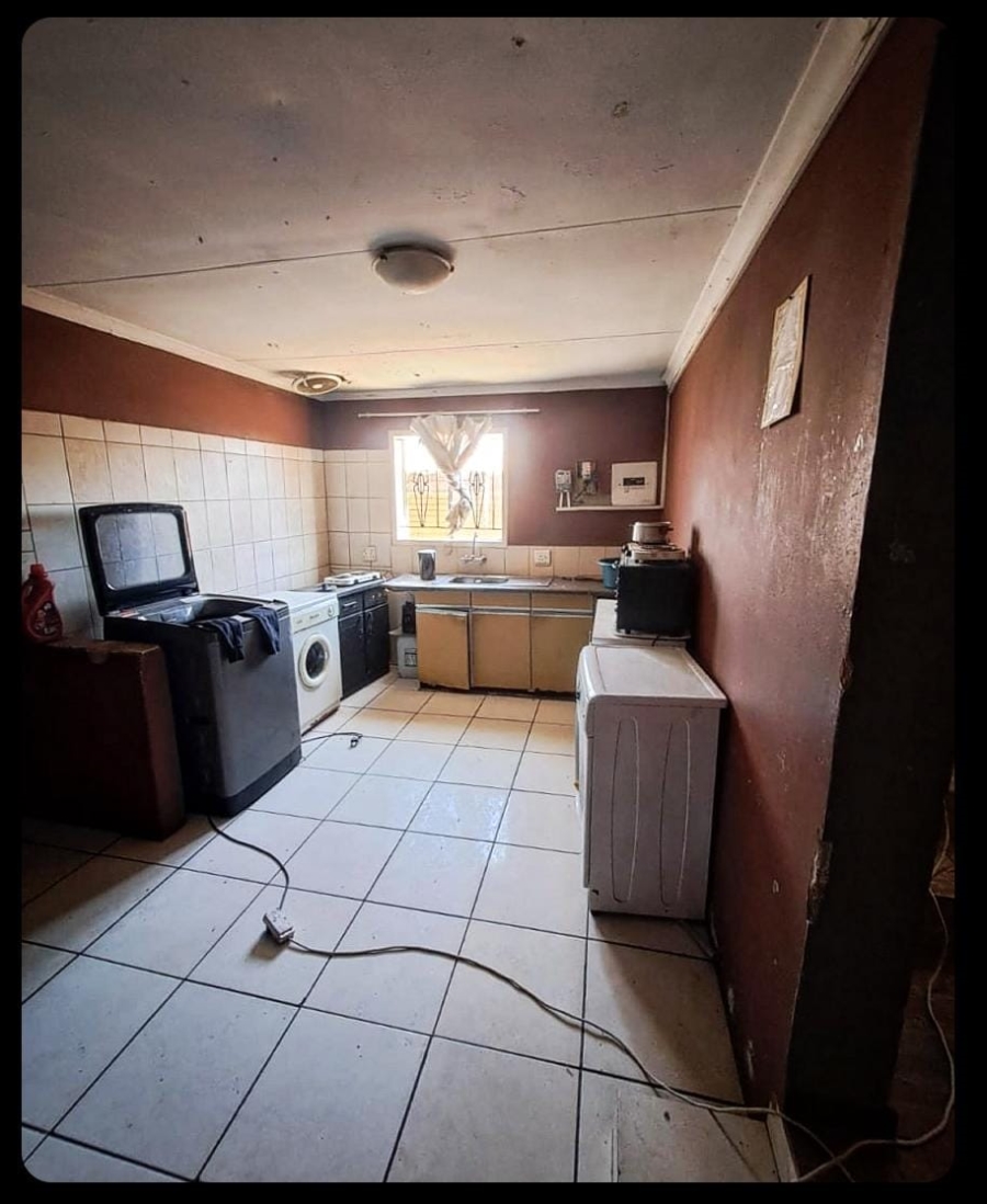 7 Bedroom Property for Sale in Diepsloot Gauteng