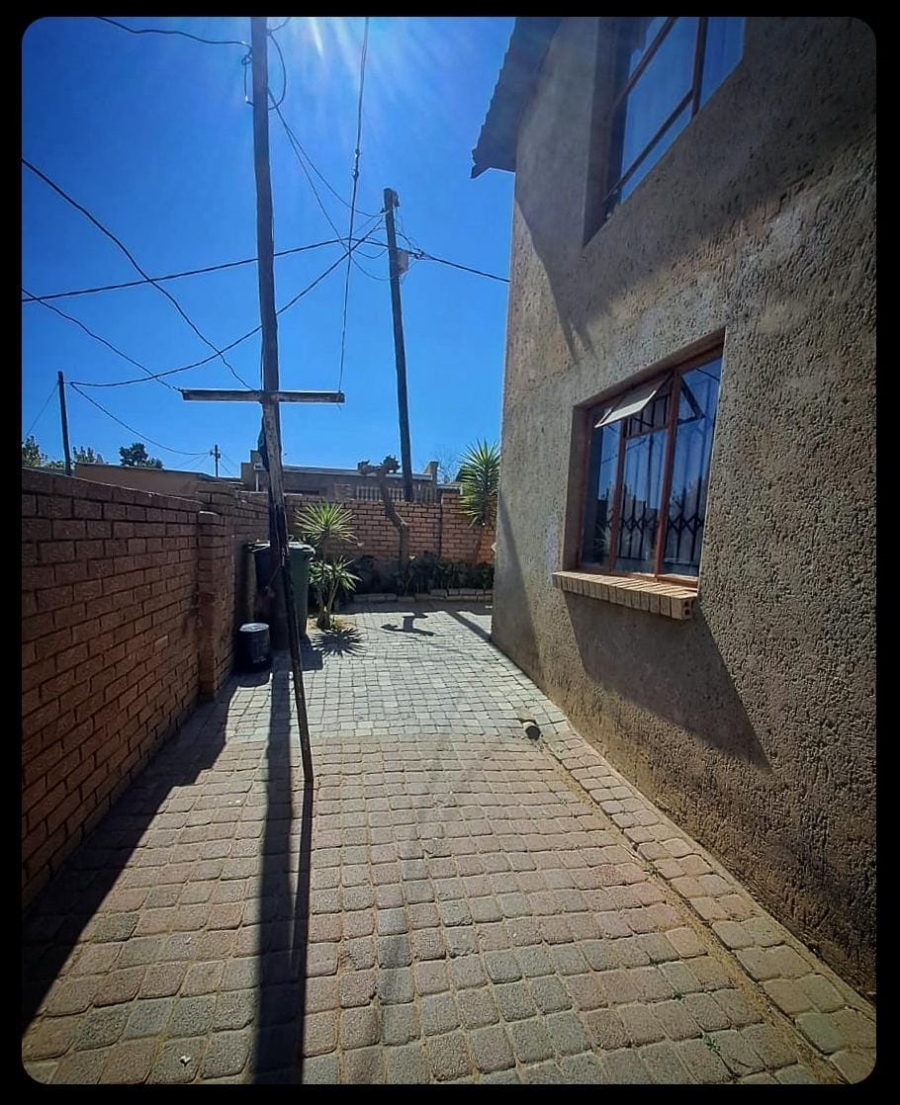 7 Bedroom Property for Sale in Diepsloot Gauteng