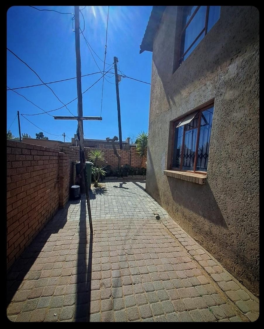 7 Bedroom Property for Sale in Diepsloot Gauteng