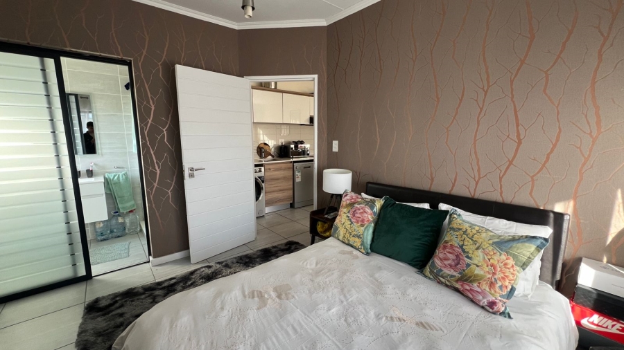 1 Bedroom Property for Sale in Waterfall Gauteng