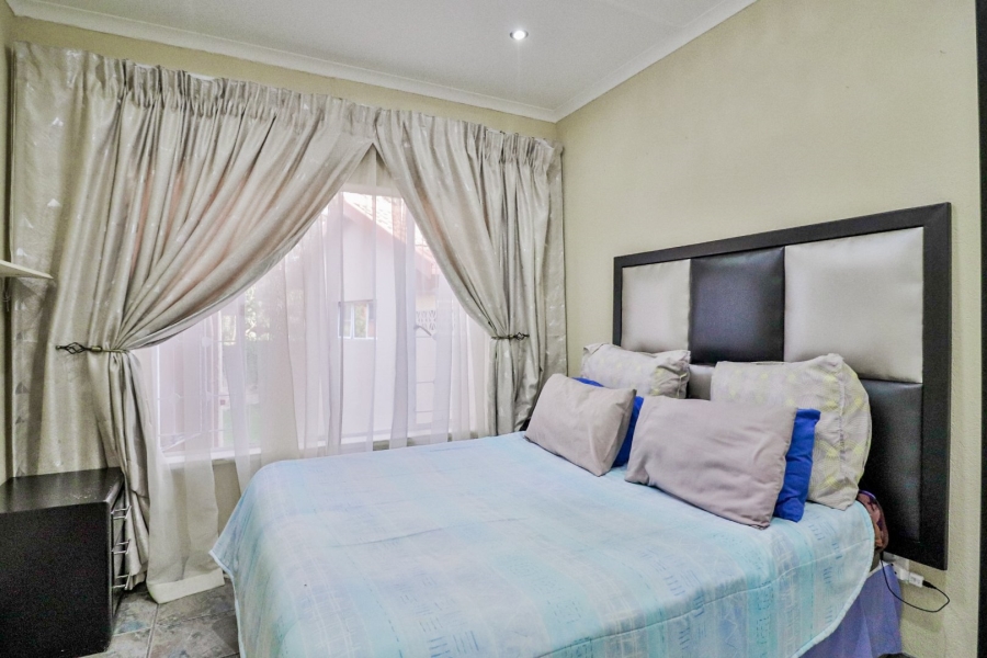 5 Bedroom Property for Sale in Aston Manor Gauteng