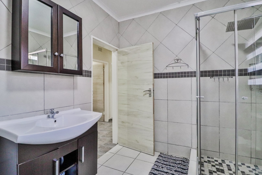 5 Bedroom Property for Sale in Aston Manor Gauteng