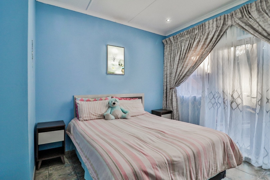 5 Bedroom Property for Sale in Aston Manor Gauteng