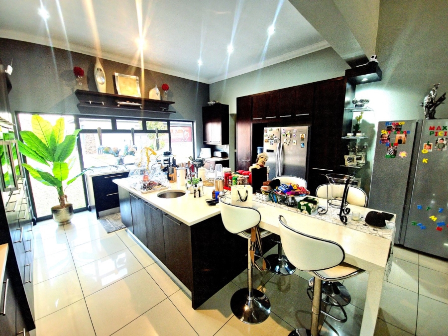 5 Bedroom Property for Sale in Mooikloof Gauteng