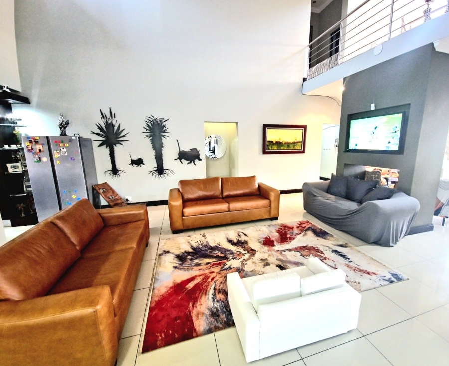 5 Bedroom Property for Sale in Mooikloof Gauteng