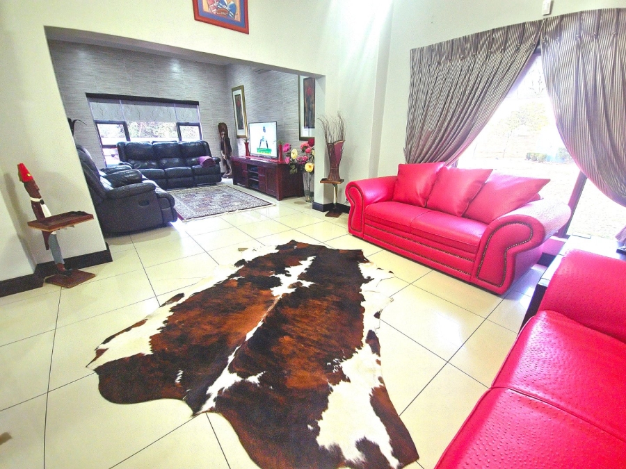 5 Bedroom Property for Sale in Mooikloof Gauteng