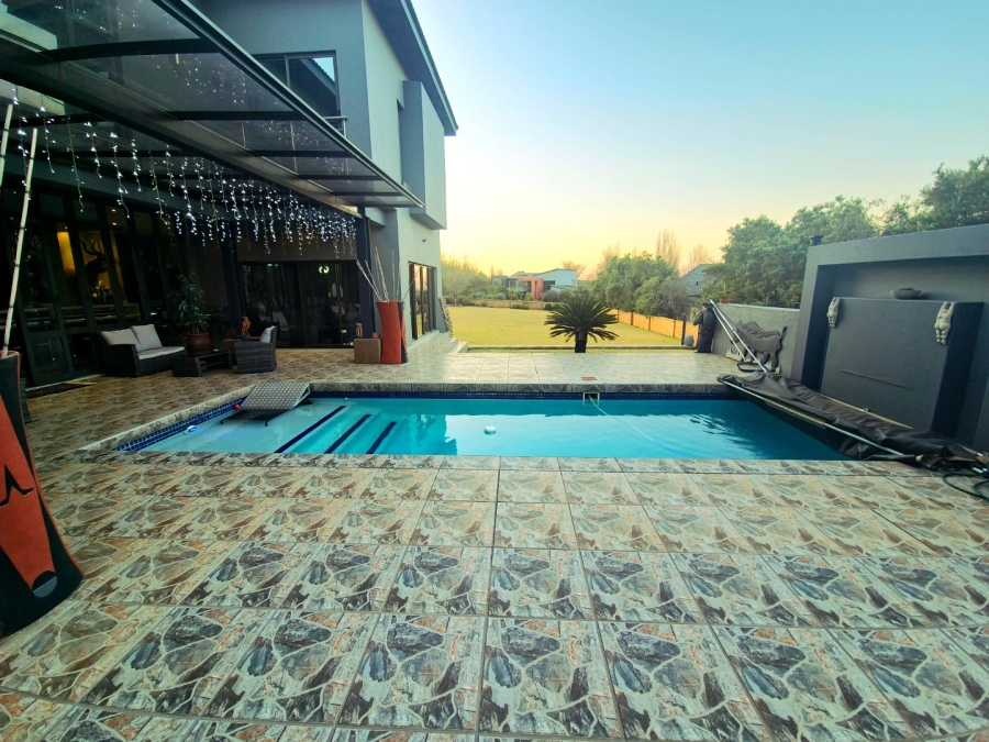 5 Bedroom Property for Sale in Mooikloof Gauteng