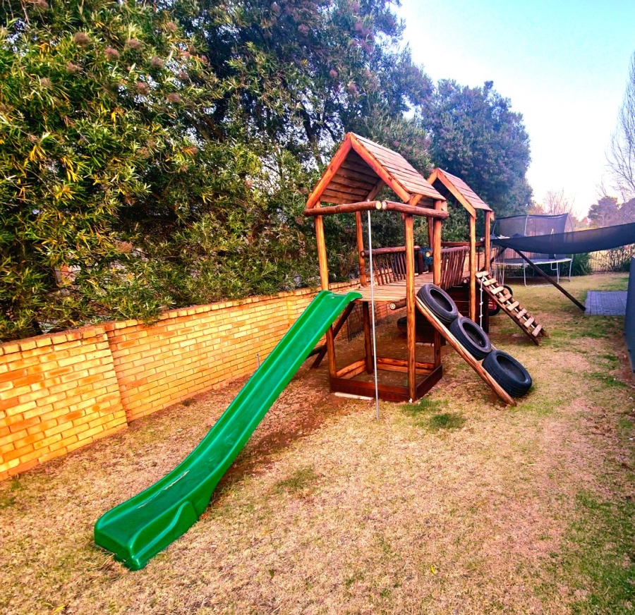 5 Bedroom Property for Sale in Mooikloof Gauteng