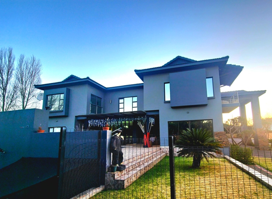 5 Bedroom Property for Sale in Mooikloof Gauteng