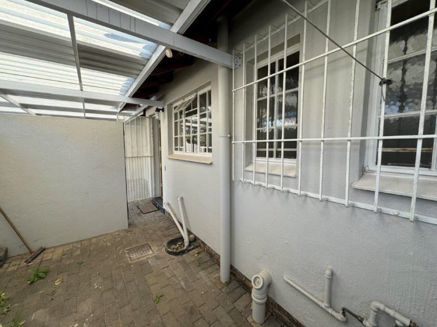 1 Bedroom Property for Sale in Bryanston Gauteng