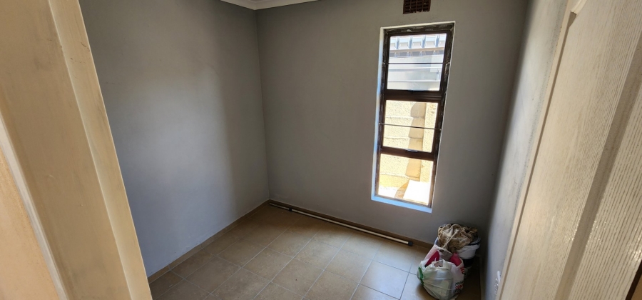 To Let 3 Bedroom Property for Rent in Bosmont Gauteng