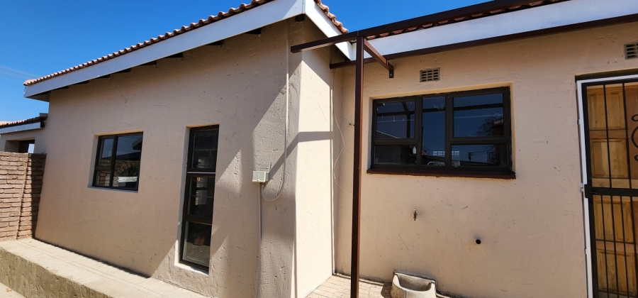 To Let 3 Bedroom Property for Rent in Bosmont Gauteng