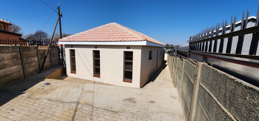 To Let 3 Bedroom Property for Rent in Bosmont Gauteng