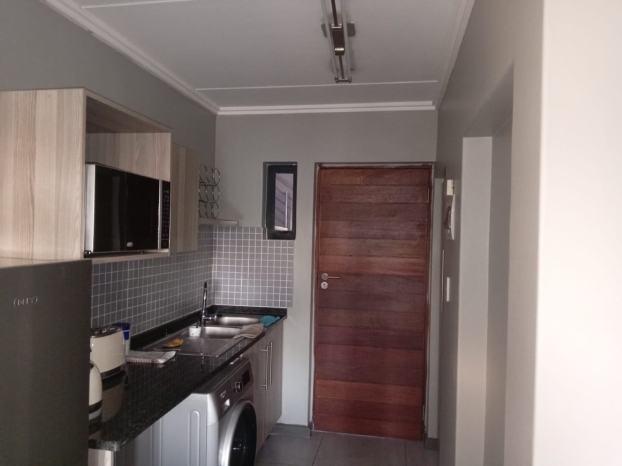 2 Bedroom Property for Sale in Sebenza Gauteng