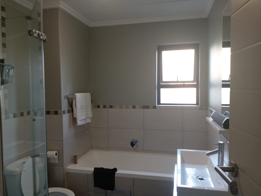 2 Bedroom Property for Sale in Sebenza Gauteng