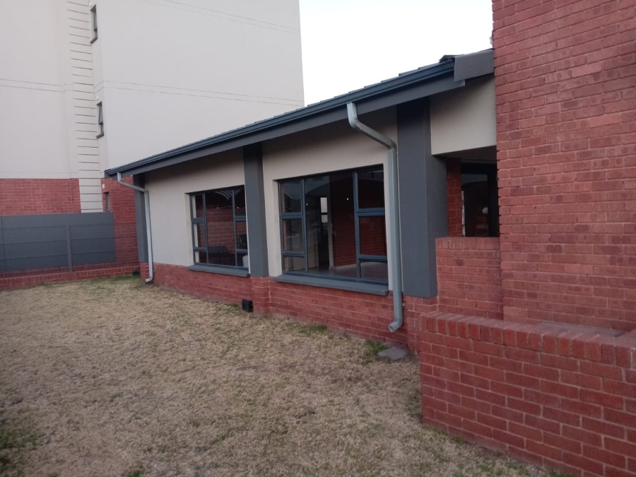 2 Bedroom Property for Sale in Sebenza Gauteng