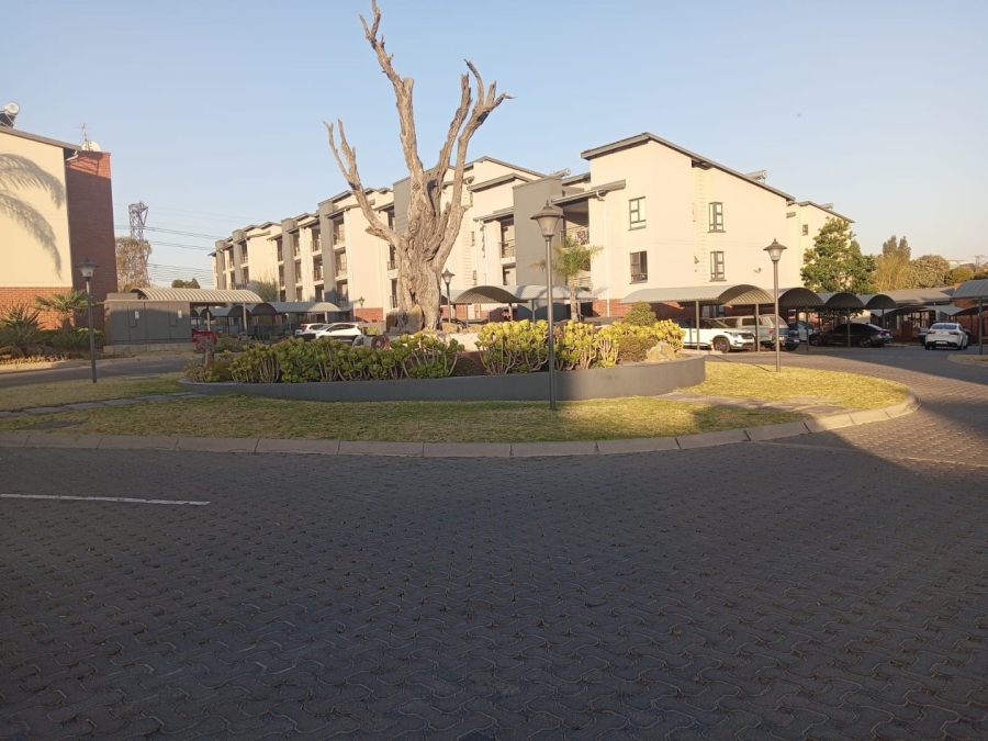 2 Bedroom Property for Sale in Sebenza Gauteng