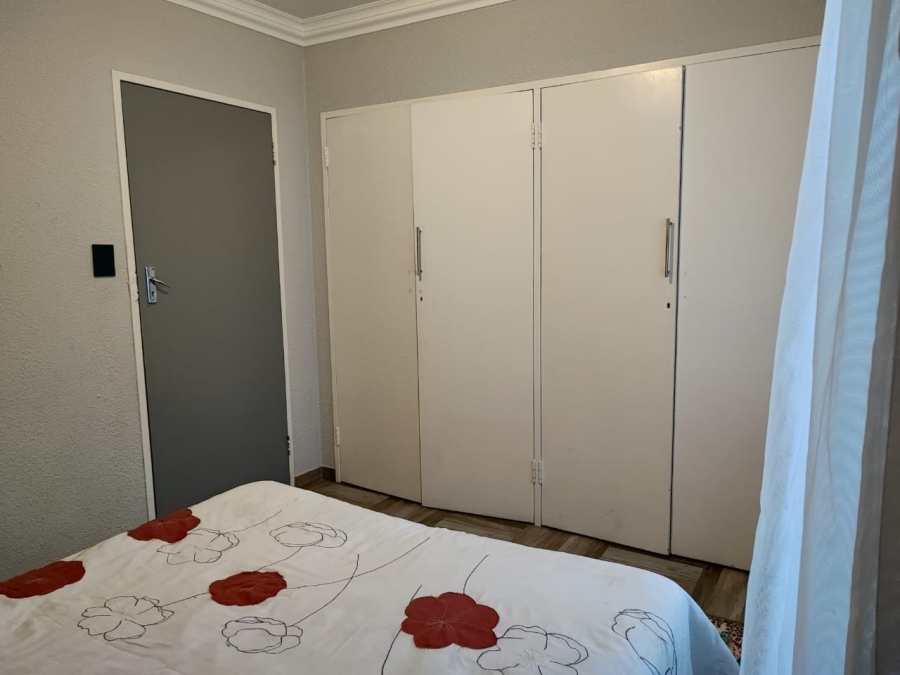 To Let 4 Bedroom Property for Rent in Strubensvallei Gauteng