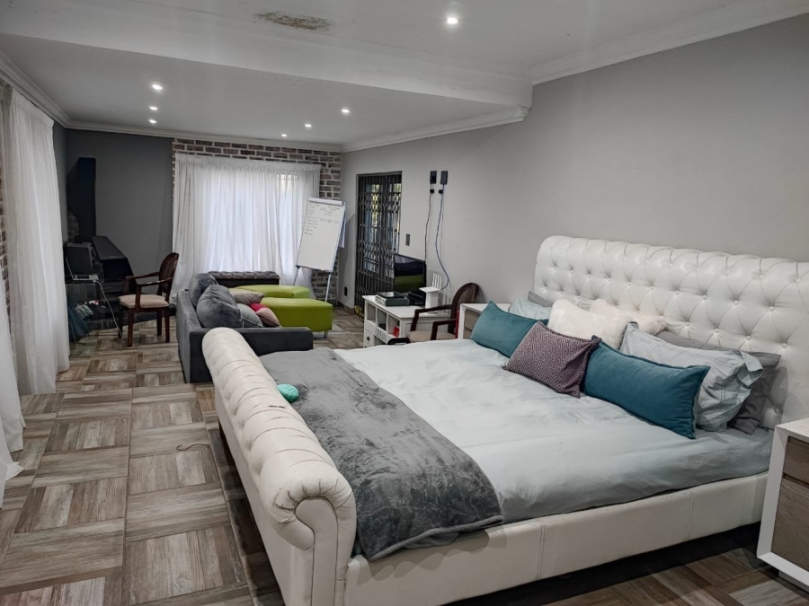 To Let 4 Bedroom Property for Rent in Strubensvallei Gauteng