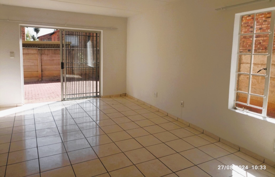 To Let 2 Bedroom Property for Rent in Sonneglans Gauteng