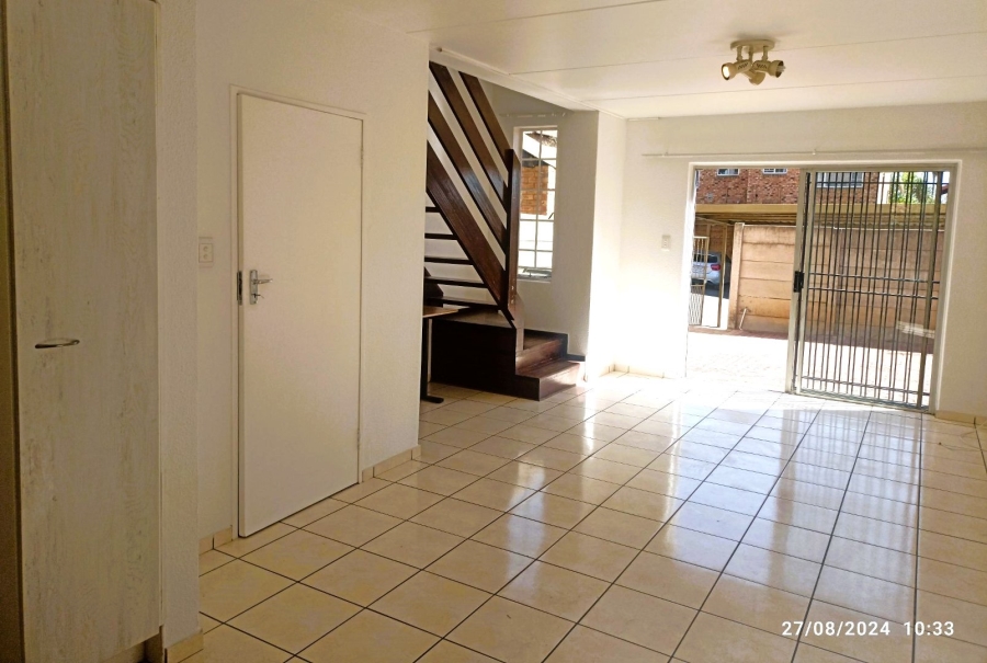 To Let 2 Bedroom Property for Rent in Sonneglans Gauteng