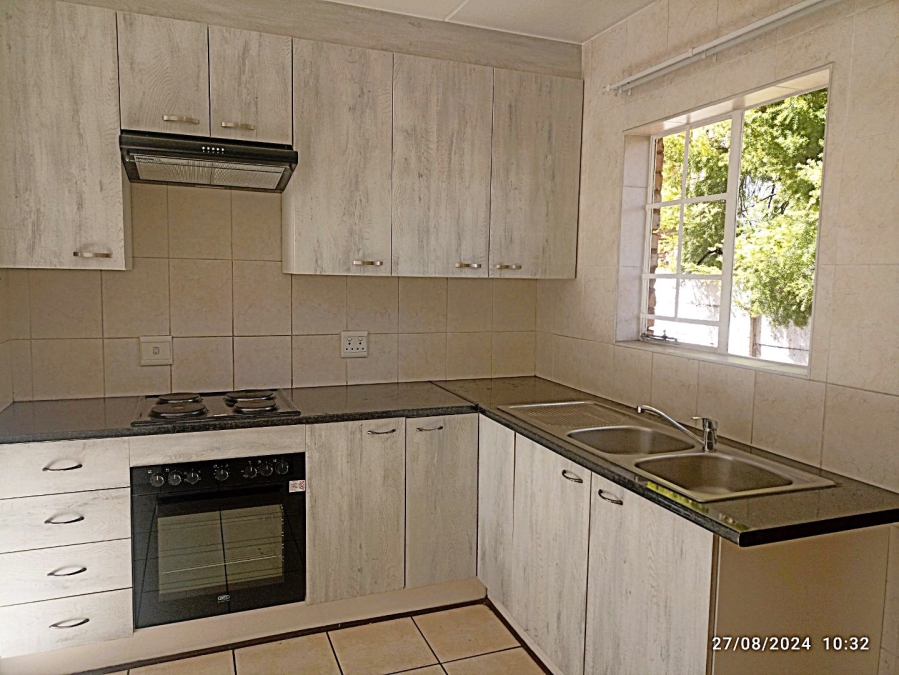 To Let 2 Bedroom Property for Rent in Sonneglans Gauteng