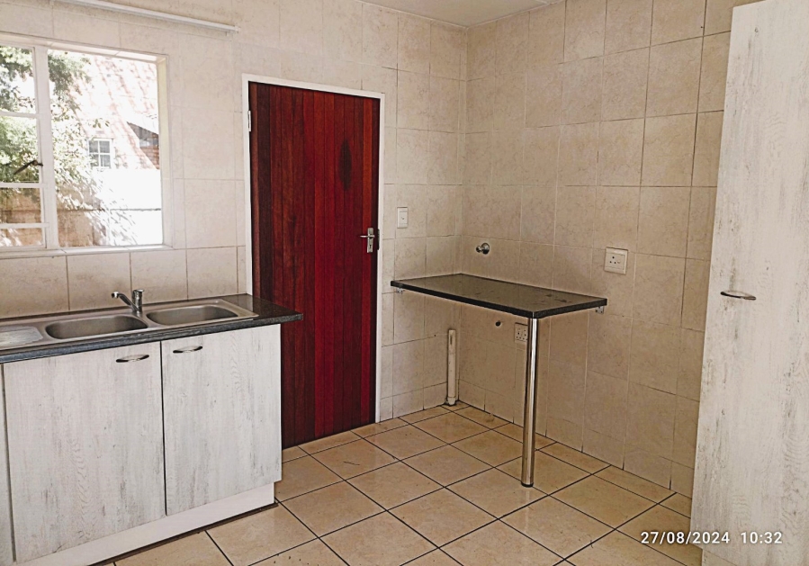 To Let 2 Bedroom Property for Rent in Sonneglans Gauteng