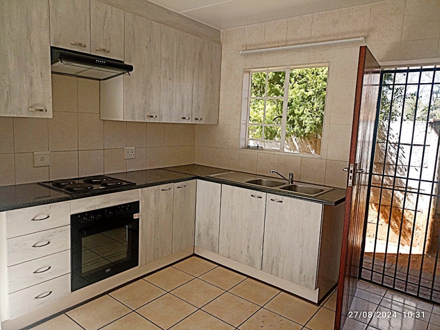 To Let 2 Bedroom Property for Rent in Sonneglans Gauteng