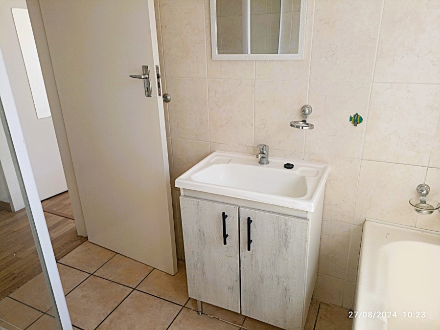 To Let 2 Bedroom Property for Rent in Sonneglans Gauteng