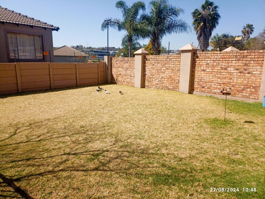 To Let 2 Bedroom Property for Rent in Sonneglans Gauteng