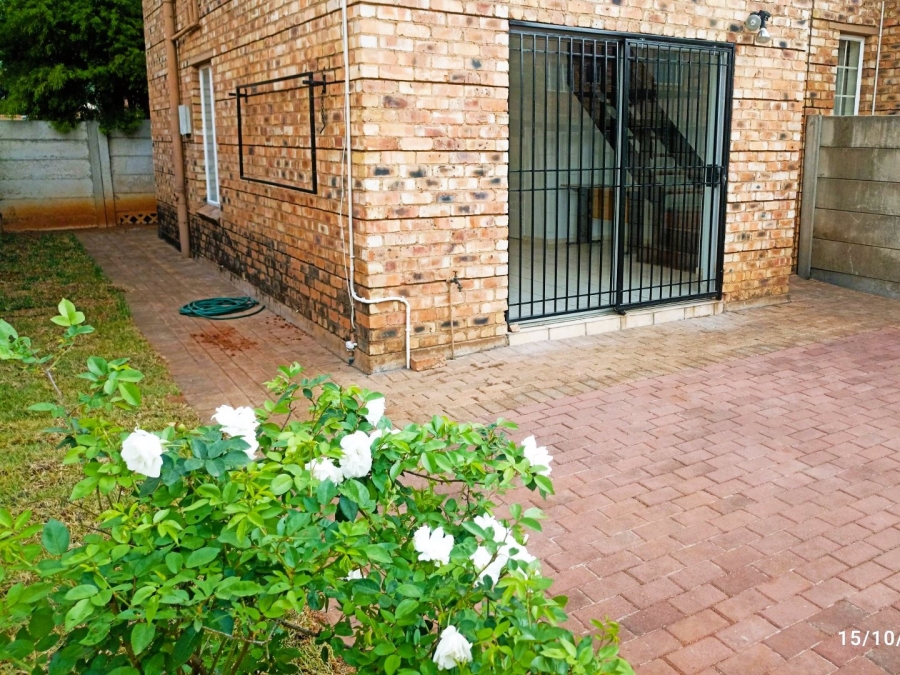 To Let 2 Bedroom Property for Rent in Sonneglans Gauteng