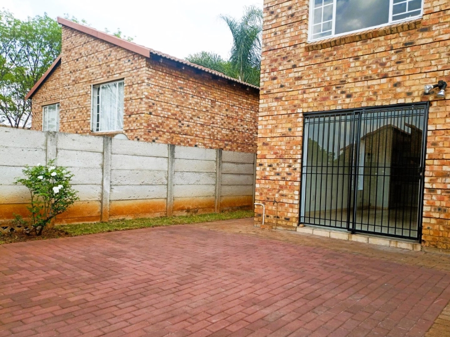 To Let 2 Bedroom Property for Rent in Sonneglans Gauteng