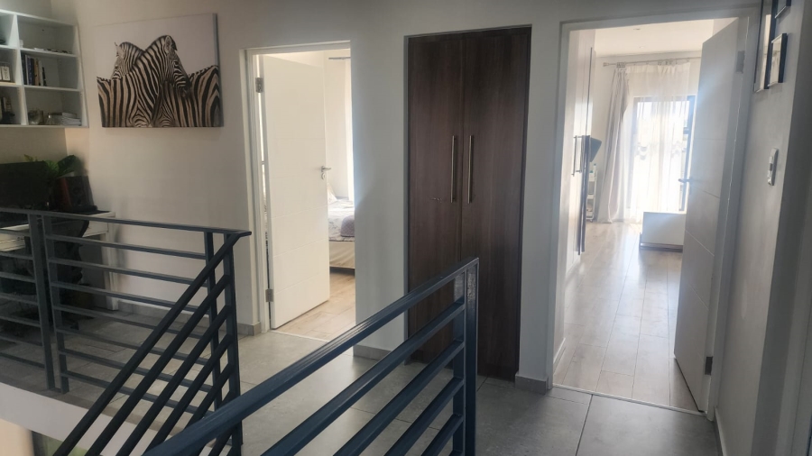 3 Bedroom Property for Sale in Crowthorne AH Gauteng