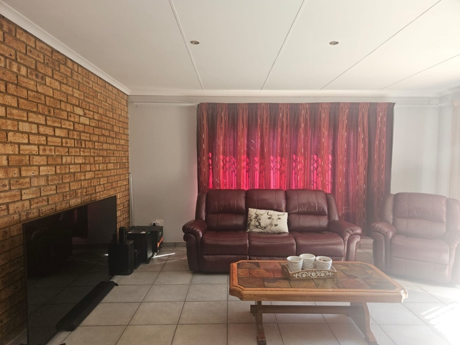 2 Bedroom Property for Sale in Eike Park Gauteng